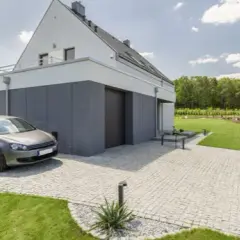 Garaż w bryle budynku czy osobno: co wybrać, by zaoszczędzić?
