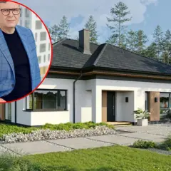 Mężczyzna w garniturze obok nowoczesnego domu. Pomoc w formalnościach związanych ze sprzedażą domu.