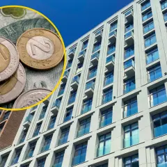 Nowy program mieszkaniowy: monety i banknoty na tle nowoczesnych budynków.