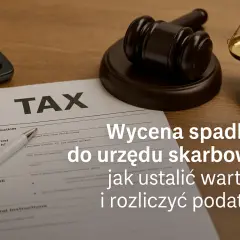 Formularz podatkowy, młotek sędziowski i waga szalkowa. Dowiedz się, ile wynosi podatek od spadku mieszkania i jak go rozliczyć.