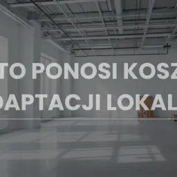 Puste, jasne wnętrze lokalu użytkowego z napisem "KTO PONOSI KOSZT ADAPTACJI LOKALU?". Rozważania o obowiązkach wynajmującego lokal użytkowy.