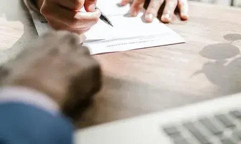 Jak sprawdzić rachunek powierniczy dewelopera i uniknąć oszustwa