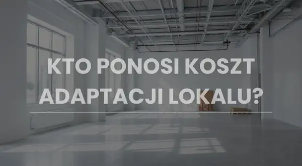 Puste, jasne wnętrze lokalu użytkowego z napisem "KTO PONOSI KOSZT ADAPTACJI LOKALU?". Rozważania o obowiązkach wynajmującego lokal użytkowy.