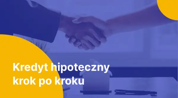 Uścisk dłoni symbolizujący transakcję. Na pierwszym planie model domu i tekst: "Kredyt hipoteczny krok po kroku".