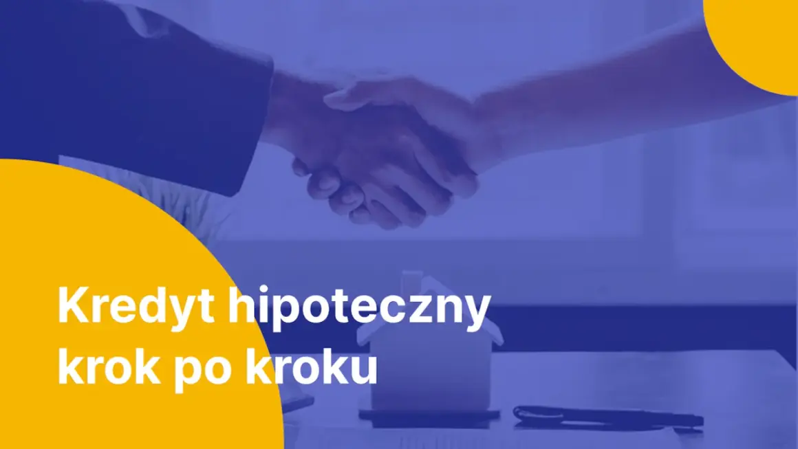 Uścisk dłoni symbolizujący transakcję. Na pierwszym planie model domu i tekst: "Kredyt hipoteczny krok po kroku".