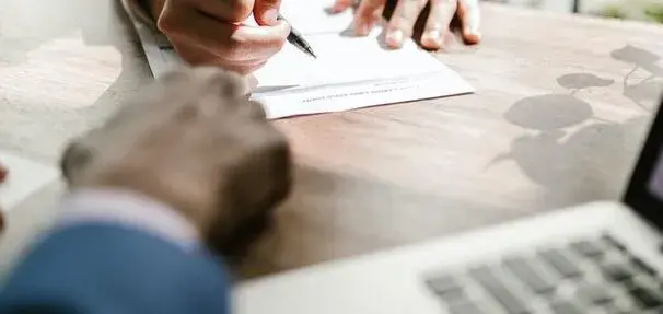 Jak sprawdzić rachunek powierniczy dewelopera i uniknąć oszustwa