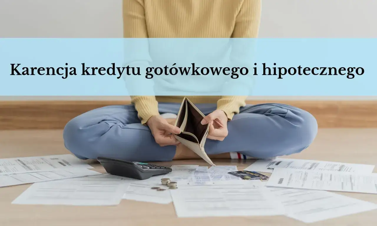 Osoba z pustym portfelem i rachunkami zastanawia się, czym jest karencja kredytu gotówkowego i hipotecznego.