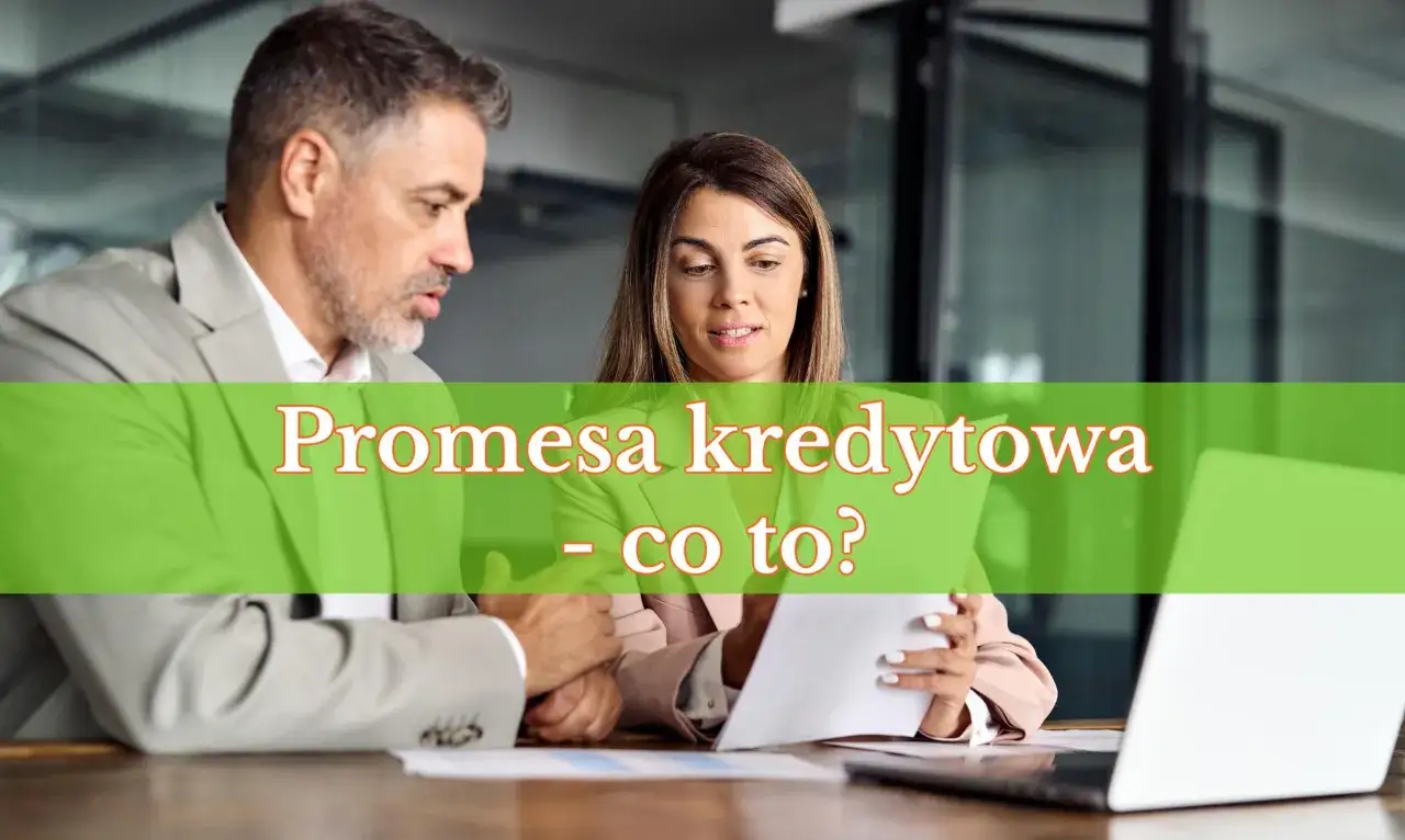 Dwoje ludzi omawia dokumenty, na których widnieje napis 