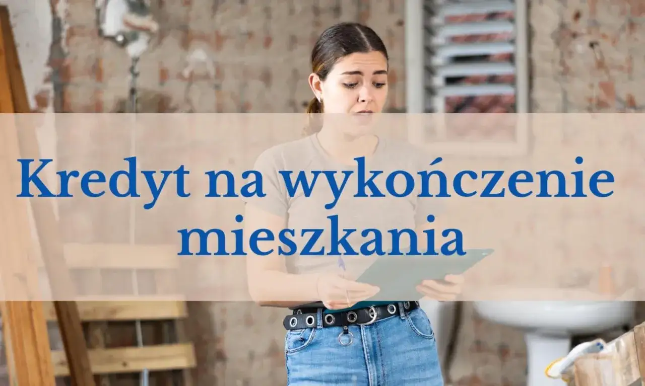 Kobieta analizuje dokumenty dotyczące kredytu na wykończenie mieszkania. W tle widać remontowane wnętrze.